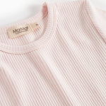 Langærmet T-shirt i lys rosa med ribbet halsudskæring og MarMar-mærke