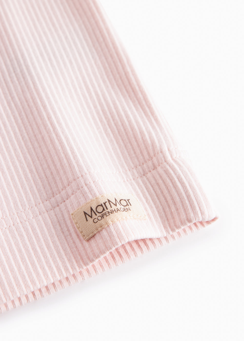 Lyserød stribet baby-T-shirt med kantafslutning og mærke ved nederkant