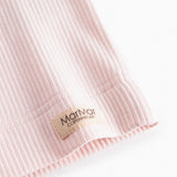 Lyserød stribet baby-T-shirt med kantafslutning og mærke ved nederkant