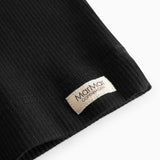 Sort kortærmet T-shirt med mærkat ved ærmekant