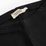 Sorte leggings med ribbet tekstur og mærkelabel ved taljen
