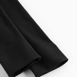 Sorte leggings med ribbet stof og smal kant ved benåbningen