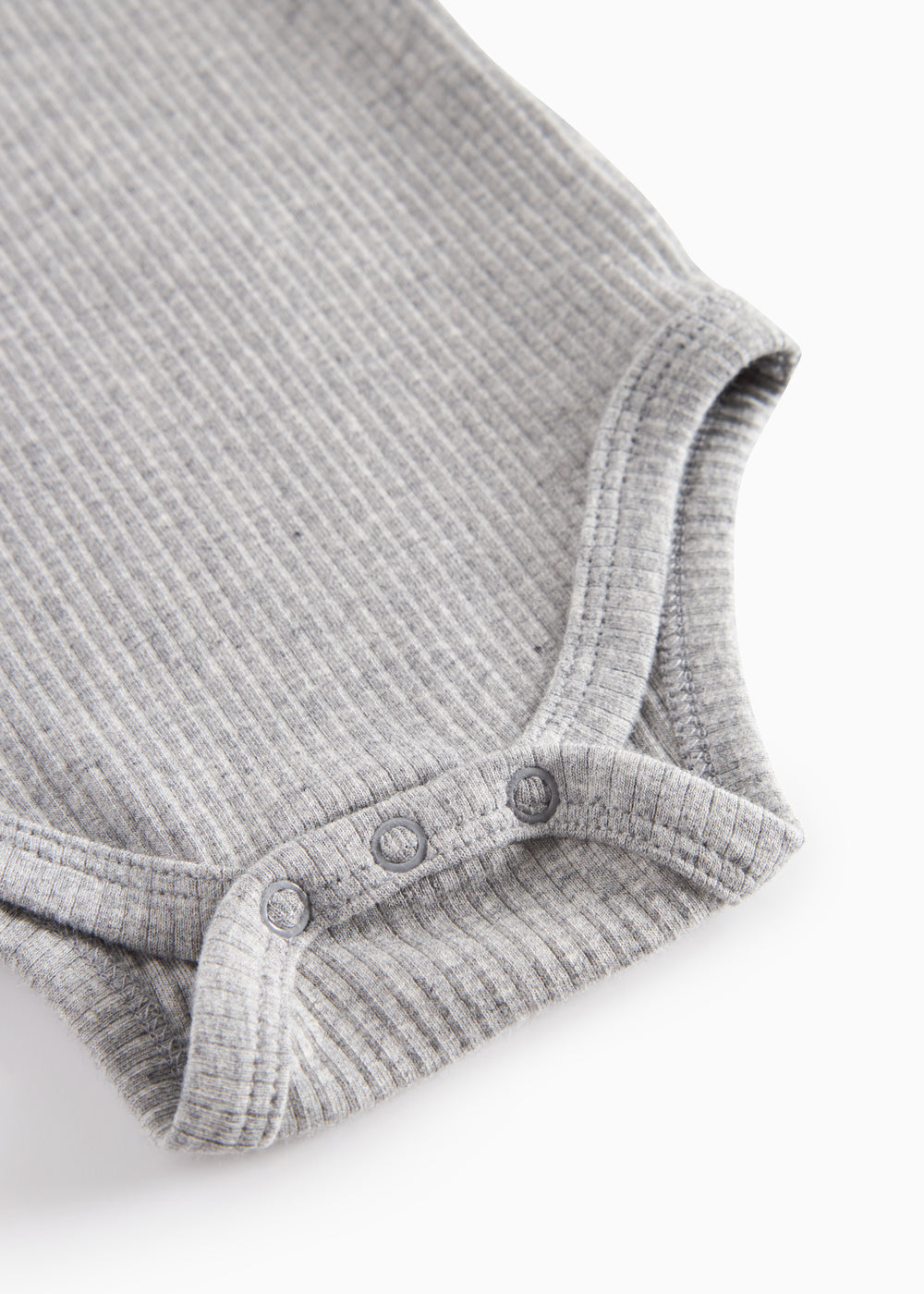 Ærmeløs bodystocking lysegrå melange med trykknapper ved skridt og ribkant