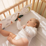 Foldebar stofbog med Moomin-illustreret stribe, brugt i tremmeseng ved baby