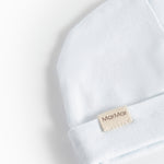 Lyseblå babyhue med MarMar-logo-patch i mærkekant