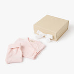 Gaveæske med beige låg og pink babysæt i to dele