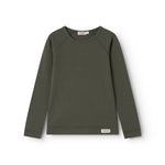 Langærmet t-shirt i mørkegrøn, ensfarvet med rund hals og lange ærmer.