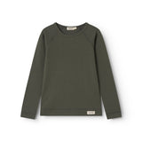 Langærmet t-shirt i mørkegrøn, ensfarvet med rund hals og lange ærmer.