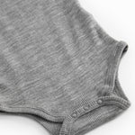 Uld rib-bodystocking i grå melange med knaplukning ved benåbning