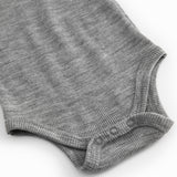 Uld ribbodystocking i gråmeleret med trykknapper i skridtet