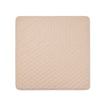 Kvadratisk baby quilt tæppe i beige med ensartet quiltmønster og kant