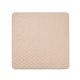 Kvadratisk baby quilt tæppe i beige med ensartet quiltmønster og kant