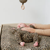 Leopardmønstret babyaktivitetsmåtte med ophængt musikuro og træring