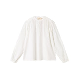 Hvid skjortebluse med lange armer og broderede detaljer