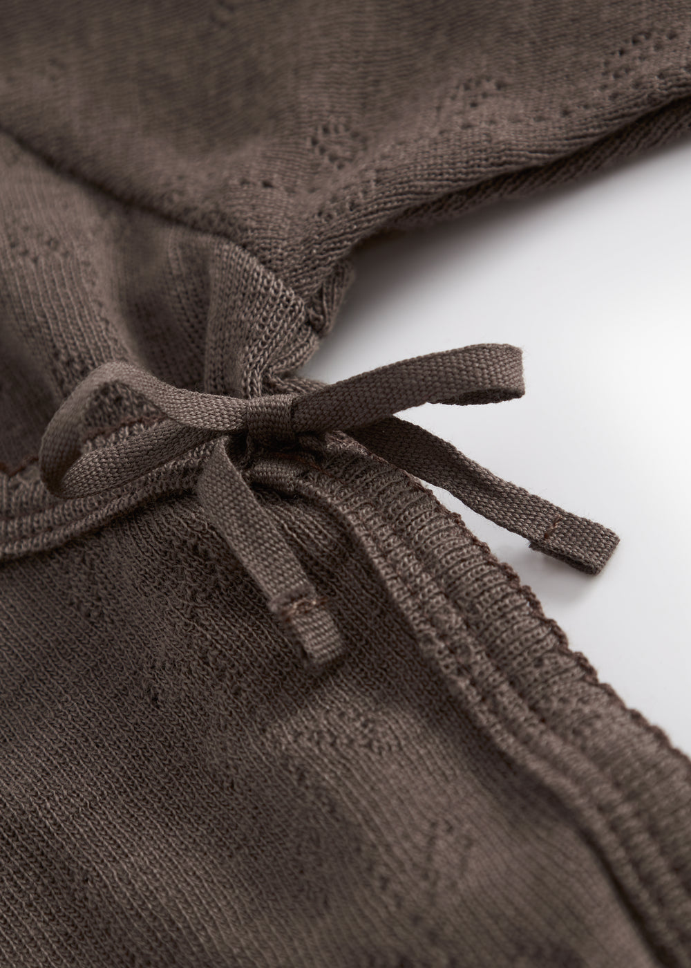 Uld pointelle bodystocking i mørk brun med knude foran og lange ærmer