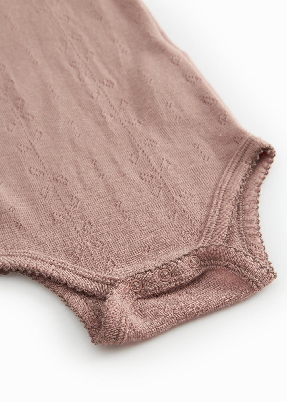 Bini uld pointelle bodystocking i rosenrød med trykknap ved benåbning