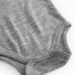Grå melange uld bodystocking med trykknapper ved benåbning og ribkant