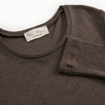 Brun uld pointelle T-shirt med rund hals og hulmønster ved ærmet