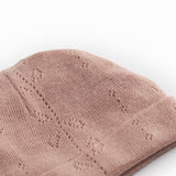 Uld hue i brændt rosa med fint pointelle-mønster og ribkant