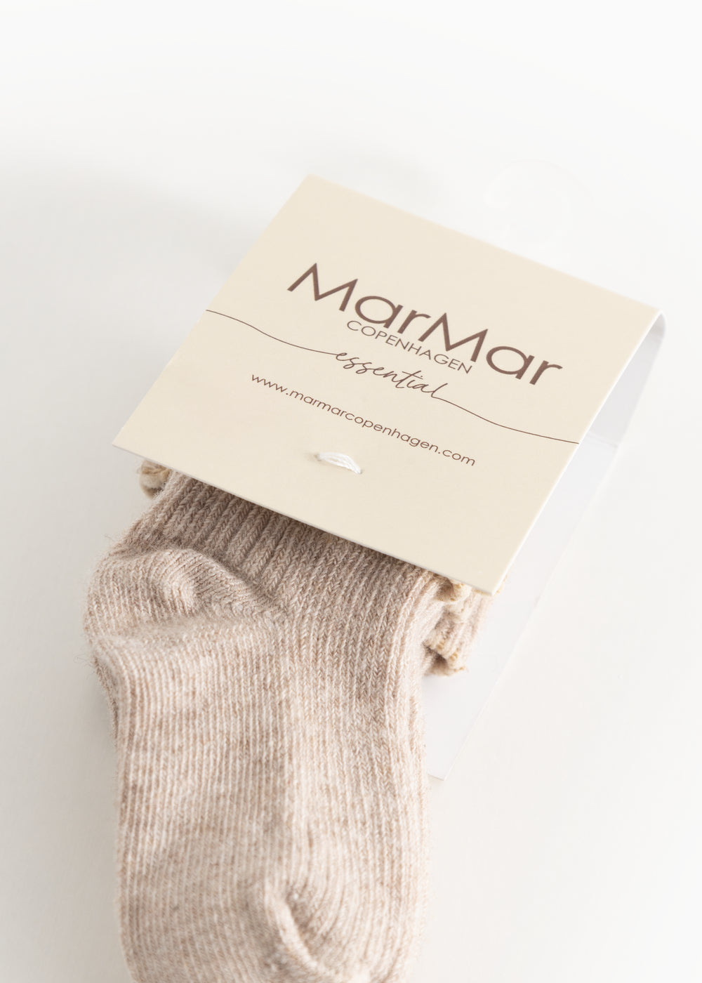 Babystrømpe i lyse beige melé med MarMar label på indersiden