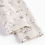 Babybukser i lyst stof med Moomin-print