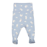 Lyseblå babybukser med allover Moomin-motiv og elastiske manchetter