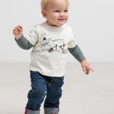 Off-white T-shirt med Moomin-illustration, båret af lille barn