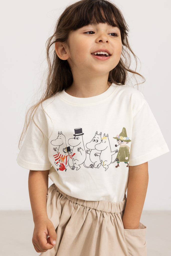Hvid T-shirt med Moomin-figurprint foran og rund hals