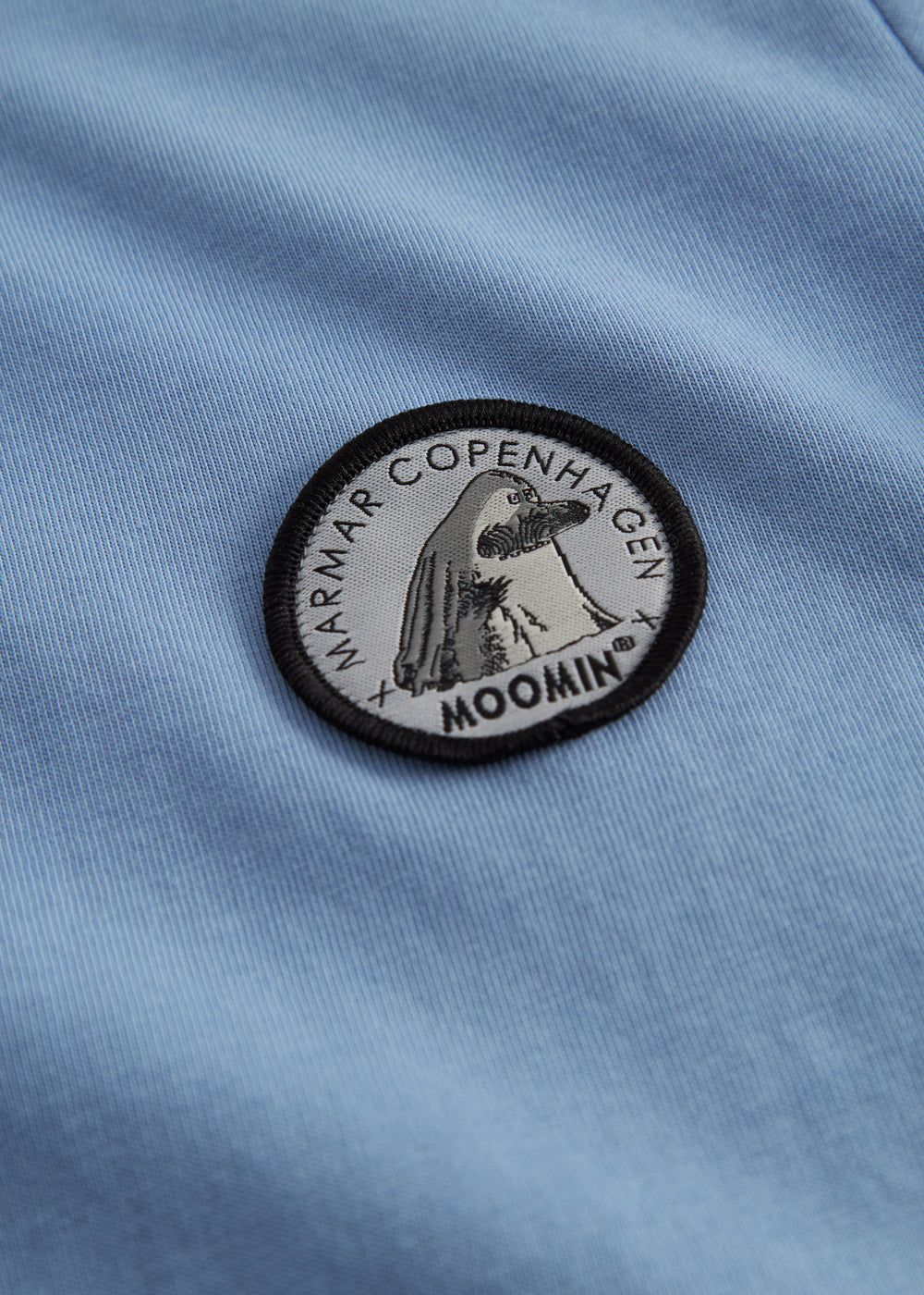 Kortærmet t-shirt til børn med broderet patch med The Groke fra Moomin