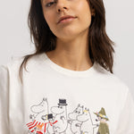 Cremefarvet T-shirt med rund hals og farverigt Moomin-print foran