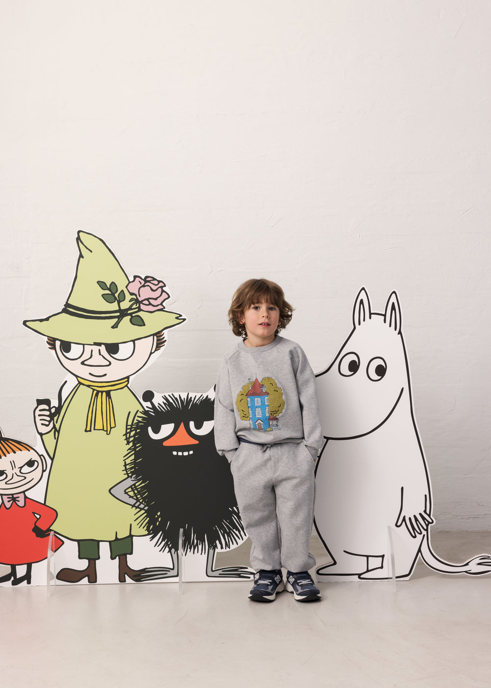 Grå sweatbukser til børn med snøre og Moomin-forsideprint