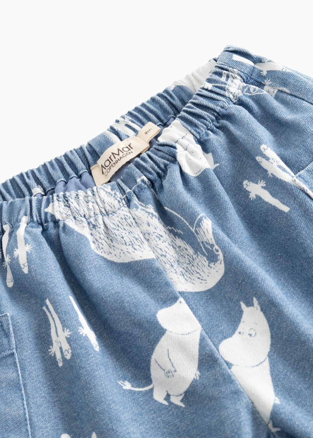 Blå panto-bukser med elastisk linning og hvidt Moomins-motiv