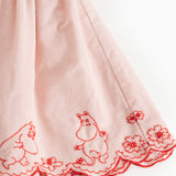 Lyserød nederdel med rød Moomin-dansere og blomsterkant forneden