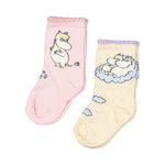 Lyserøde og cremefarvede børnestrømper med Moomin figurer og dekorative kanter