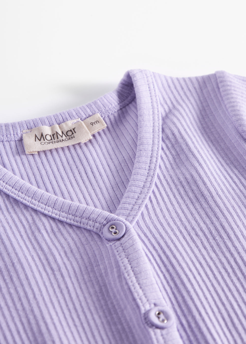 Lilla ribstrikket cardigan med knapper til børn