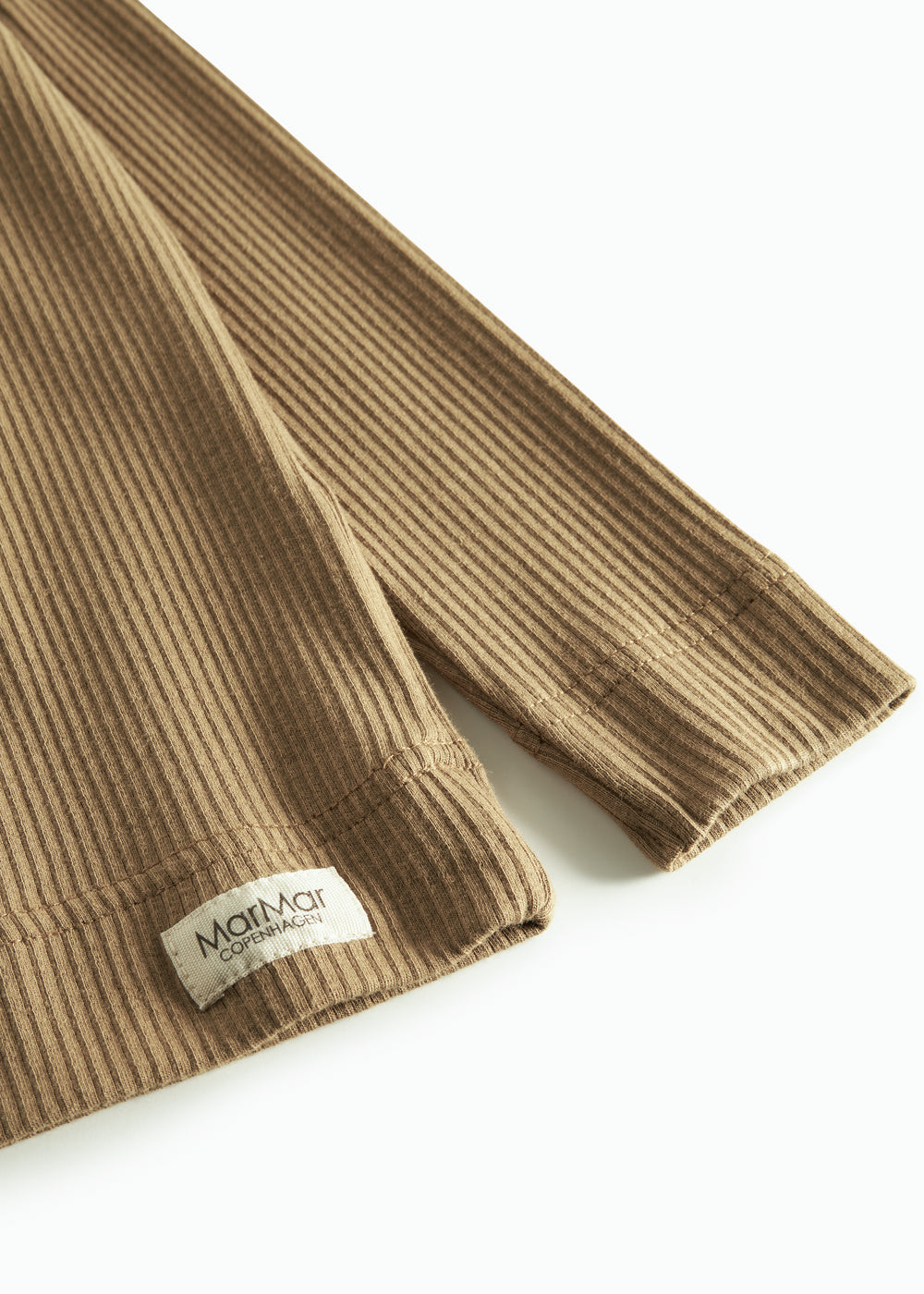 Brunne ribstrikkede babybukser med elastisk talje og snor.