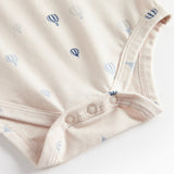 Beige bodystocking med blå luftballonprint og tryk-knaplukning ved skridtet.