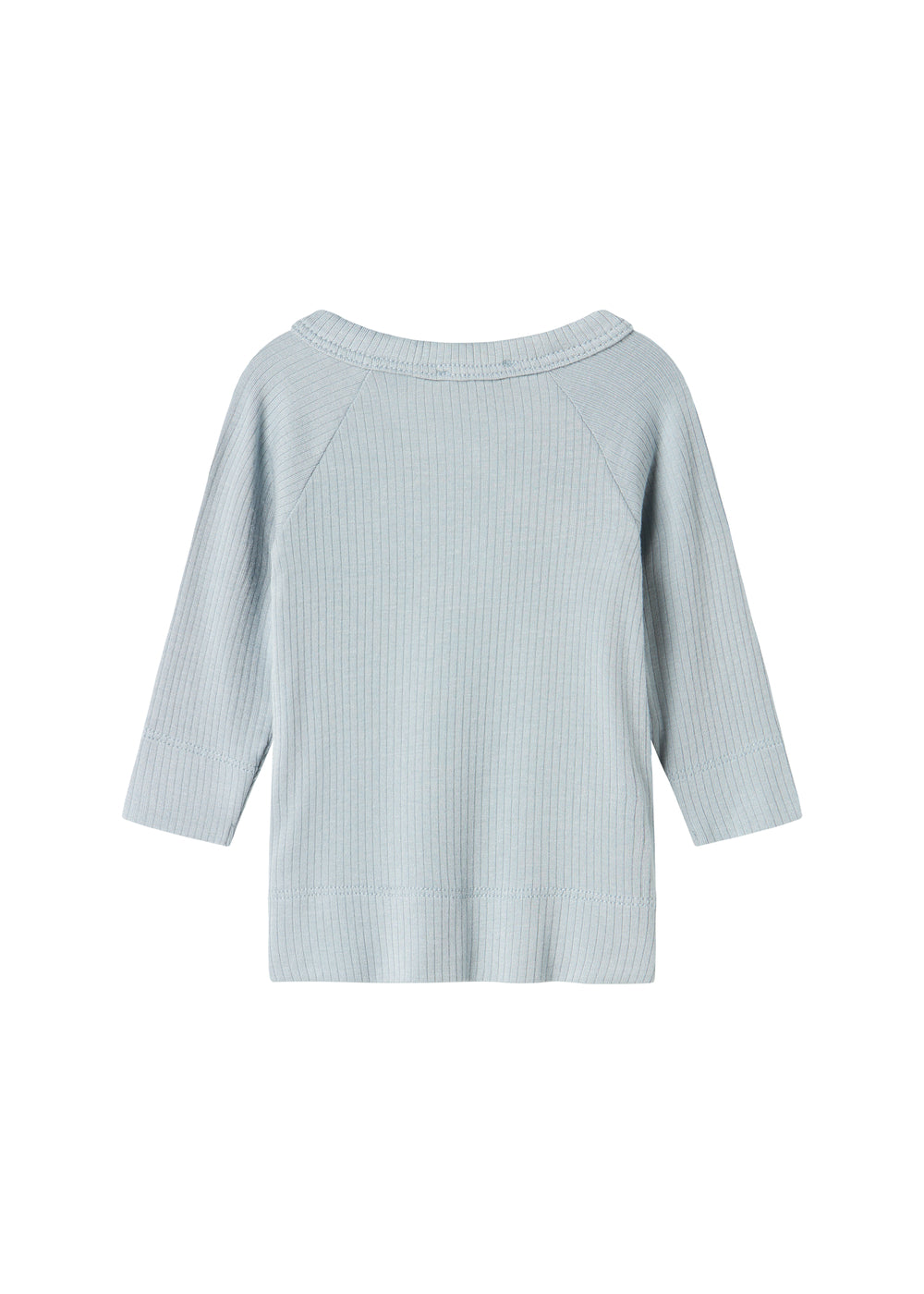 Lyseblå ribstrikket bluse til baby med lange ærmer og rund hals