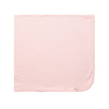 Pink tæppe med glat kant og let fald, foldet i firkantet form