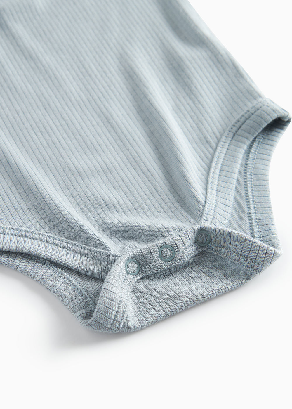 Lyseblå bodystocking i ribstrik med trykknapper ved skridtet