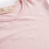 Lyserød langærmet T-shirt med rund hals og synlig indre label
