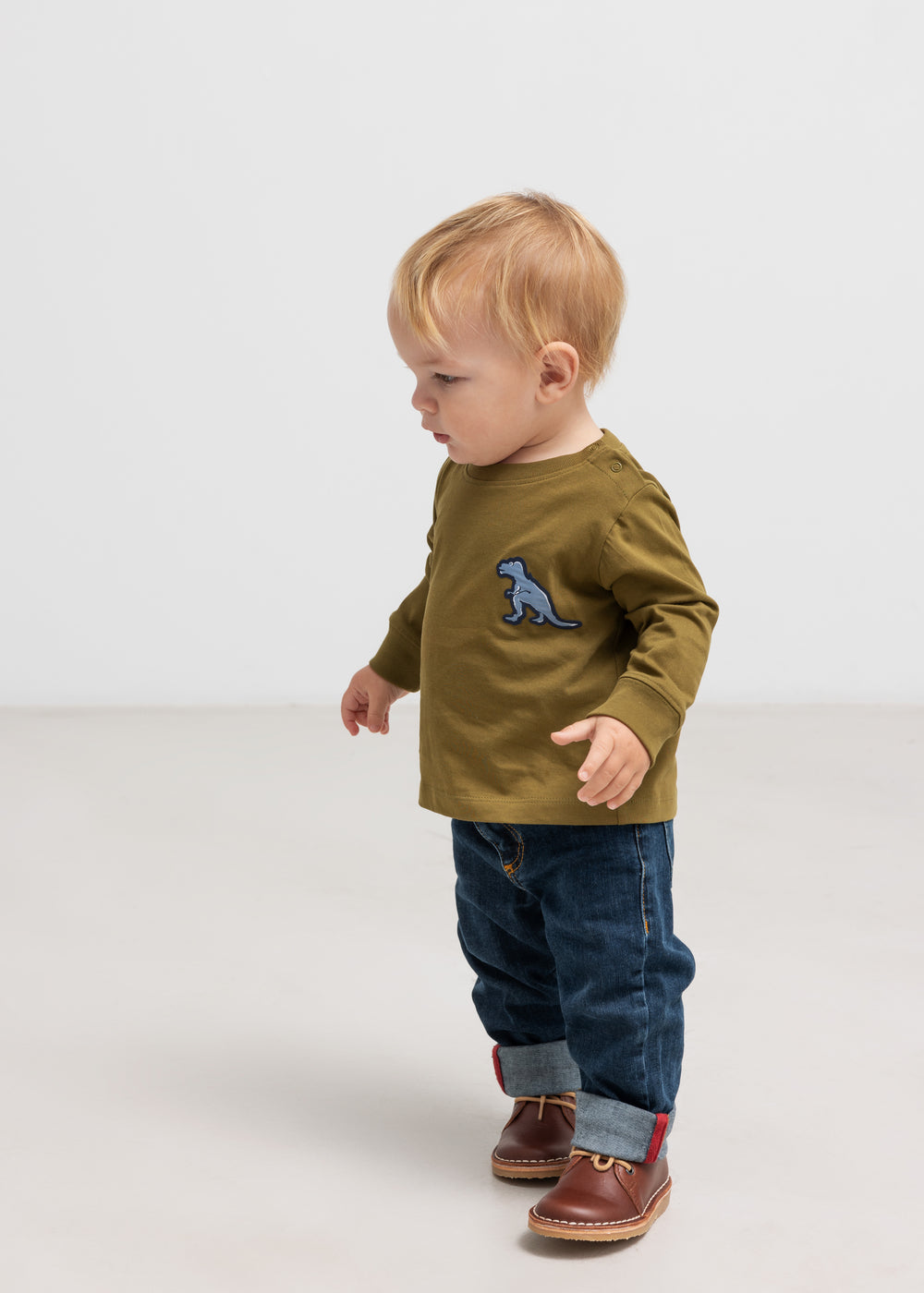 Langærmet olivenfarvet T-shirt til børn med dino-patch på siden