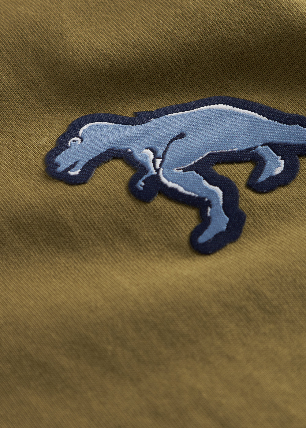 Langærmet oliven T-shirt med blå dino-patch foran