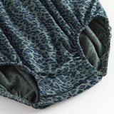 Grøn leopardmønstret babybody med lange ærmer og flæser