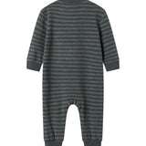 Heldragt til baby med lange ærmer og ben i mørke striber, hel ryg.