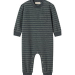 Heldragt til baby med lange ærmer og ben, mørk stribet jersey og fødder.