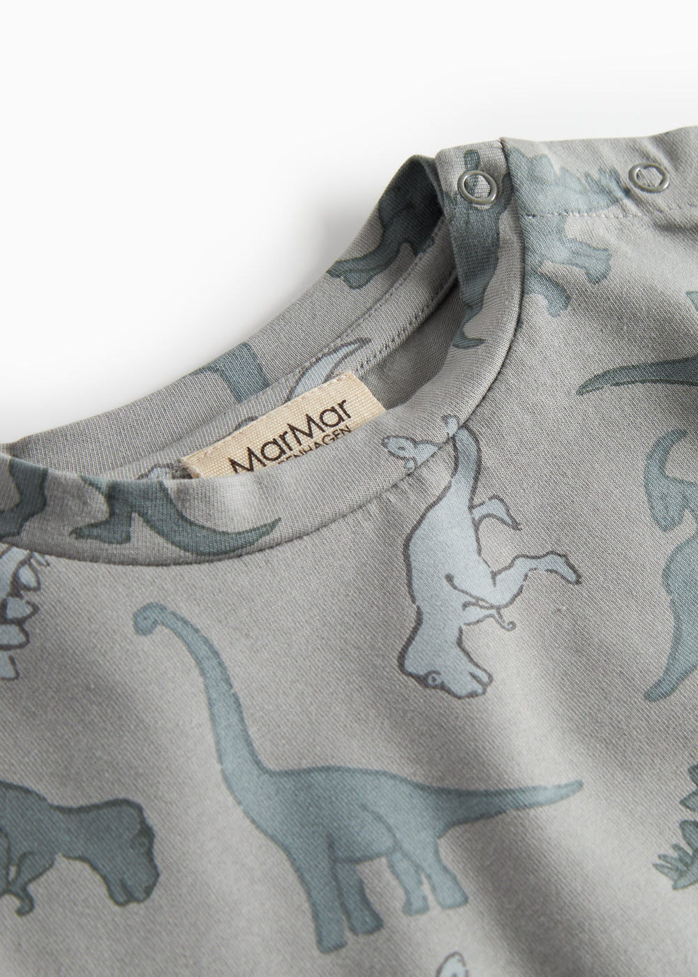 Dinosaurbluse med rund hals og synlig nakkeetiket, lysegrå dino-print
