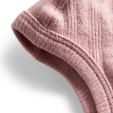 Rosa pointelle hjelm til baby