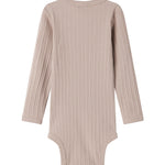Beige pointelle body med lange ærmer til baby