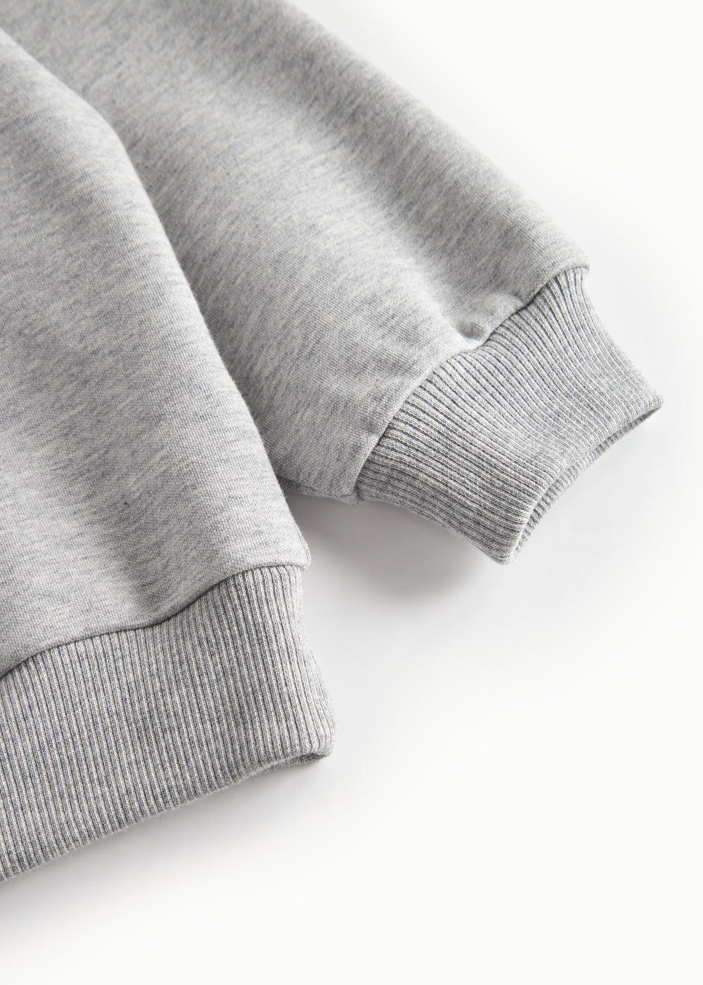 Ærme detaljer på grå sweatshirt til børn